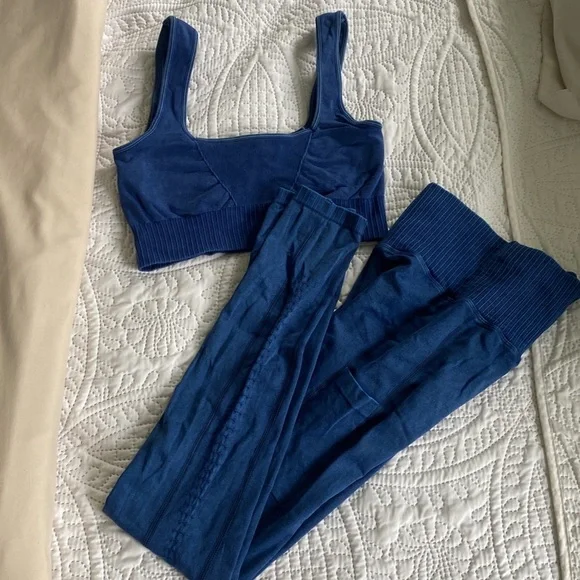 Workout set Square-Neck Bra workout top and leggings - Picture 4 of 11